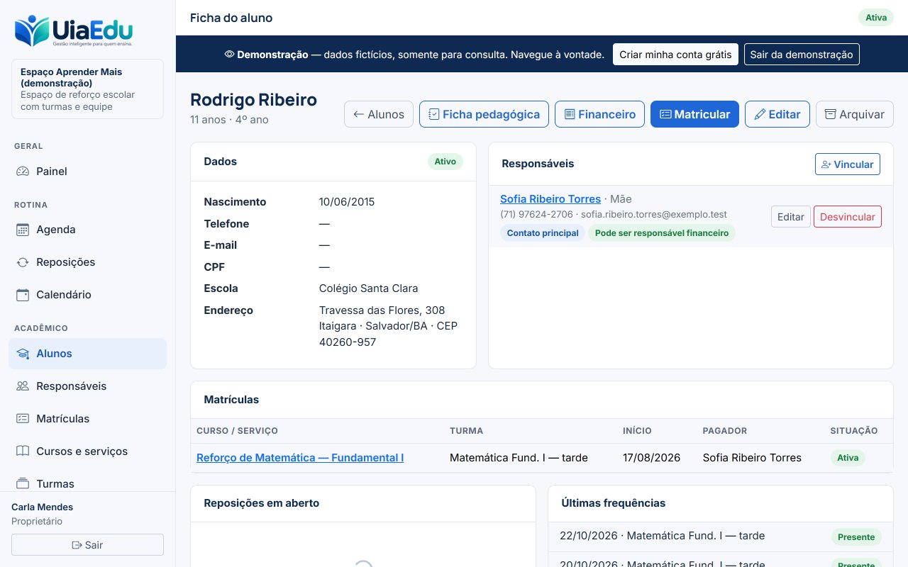 Ficha de um aluno com responsável, matrícula e frequência